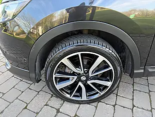 Used 2017 Nissan Qashqai Tekna Black - Interior and Exterior details 12