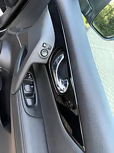 Used 2017 Nissan Qashqai Tekna Black - Interior and Exterior details 14