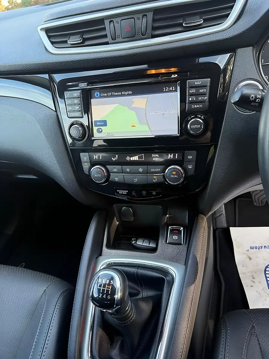 Used 2017 Nissan Qashqai Tekna Black - Interior and Exterior details 15