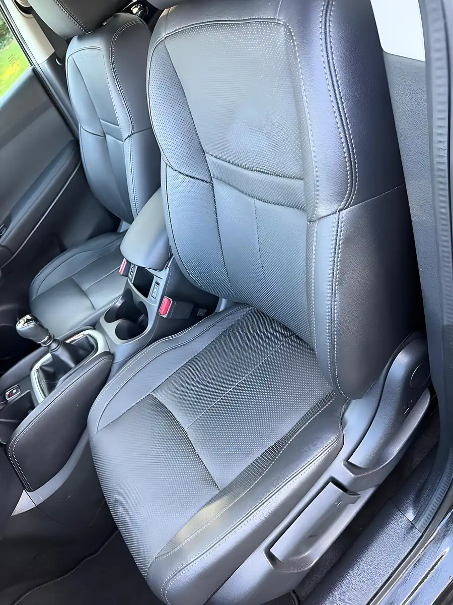Used 2017 Nissan Qashqai Tekna Black - Interior and Exterior details 19