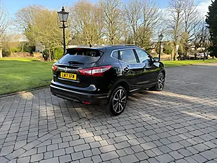 Used 2017 Nissan Qashqai Tekna Black - Interior and Exterior details 3