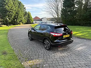 Used 2017 Nissan Qashqai Tekna Black - Interior and Exterior details 5