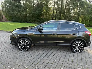 Used 2017 Nissan Qashqai Tekna Black - Interior and Exterior details 6