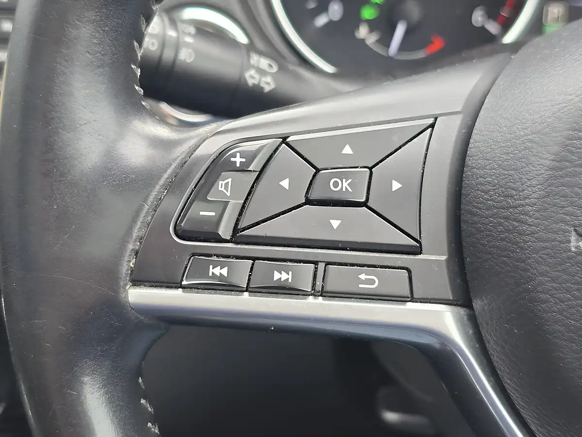 Used 2017 Nissan Qashqai Tekna Black - Interior and Exterior details 15