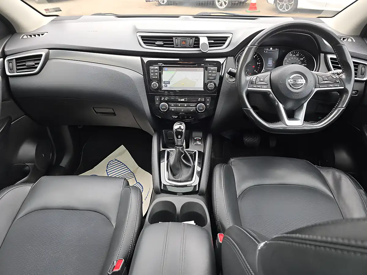 Used 2017 Nissan Qashqai Tekna Black - Interior and Exterior details 8