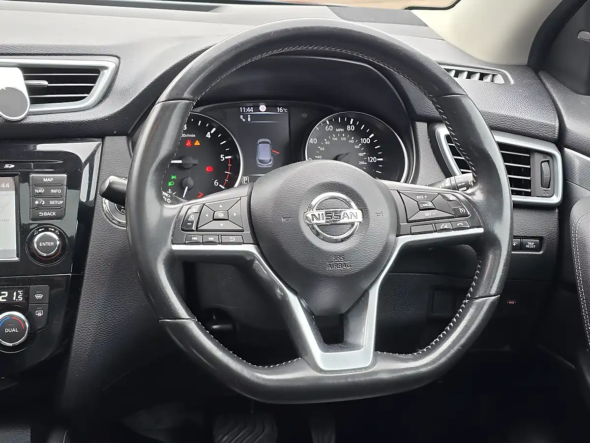Used 2017 Nissan Qashqai Tekna Black - Interior and Exterior details 9