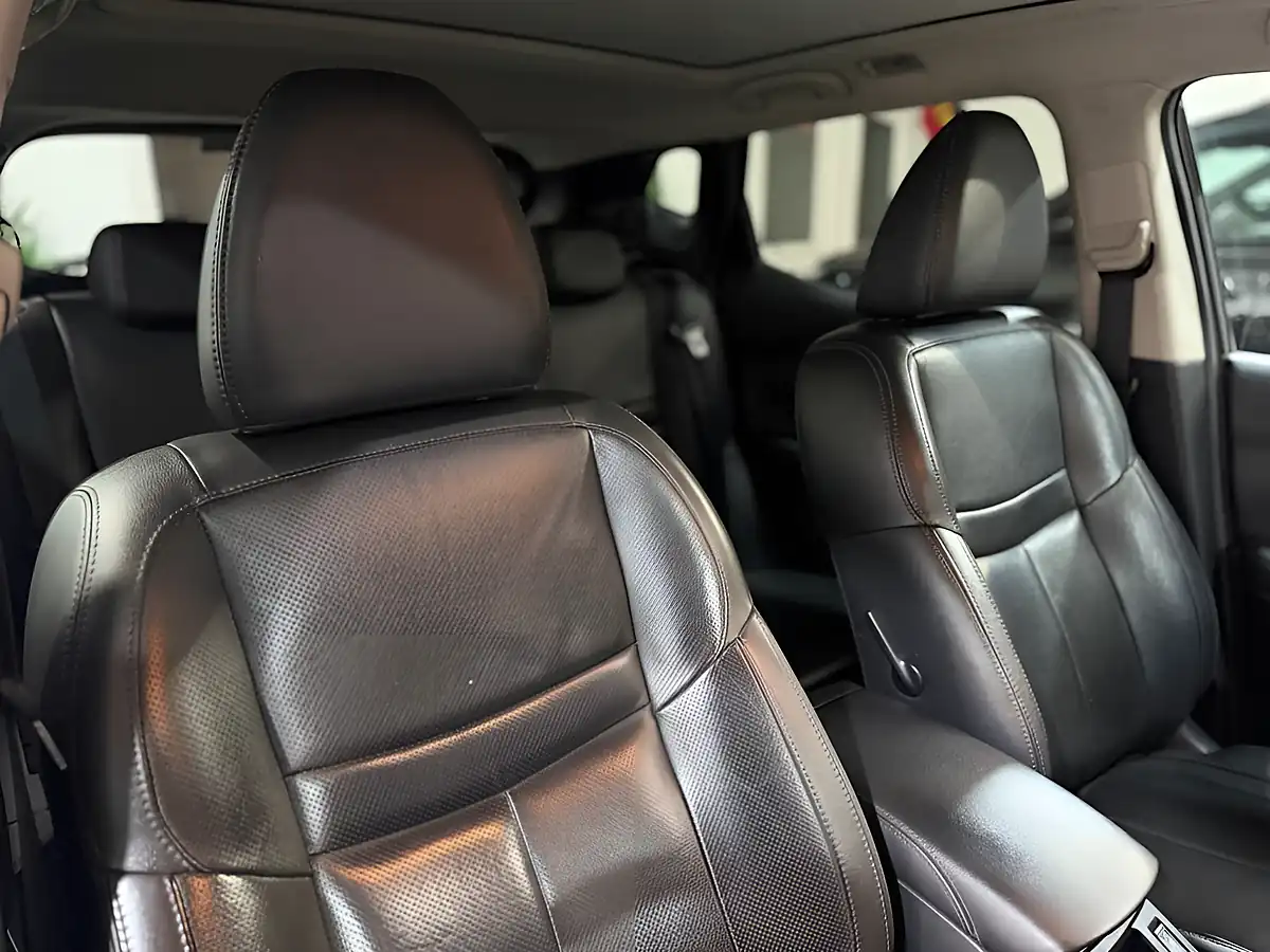Used 2017 Nissan Qashqai Tekna Black - Interior and Exterior details 10