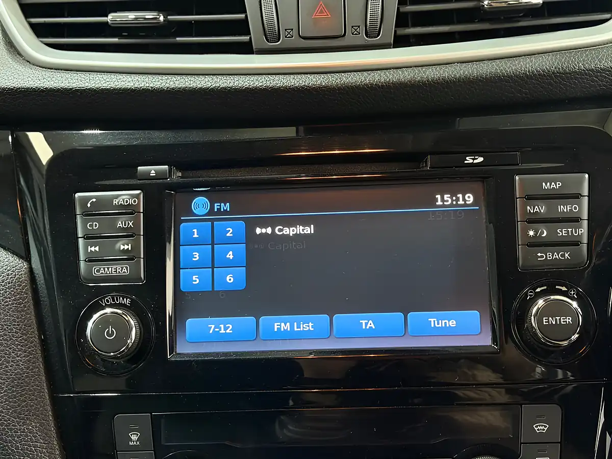 Used 2017 Nissan Qashqai Tekna Black - Interior and Exterior details 13