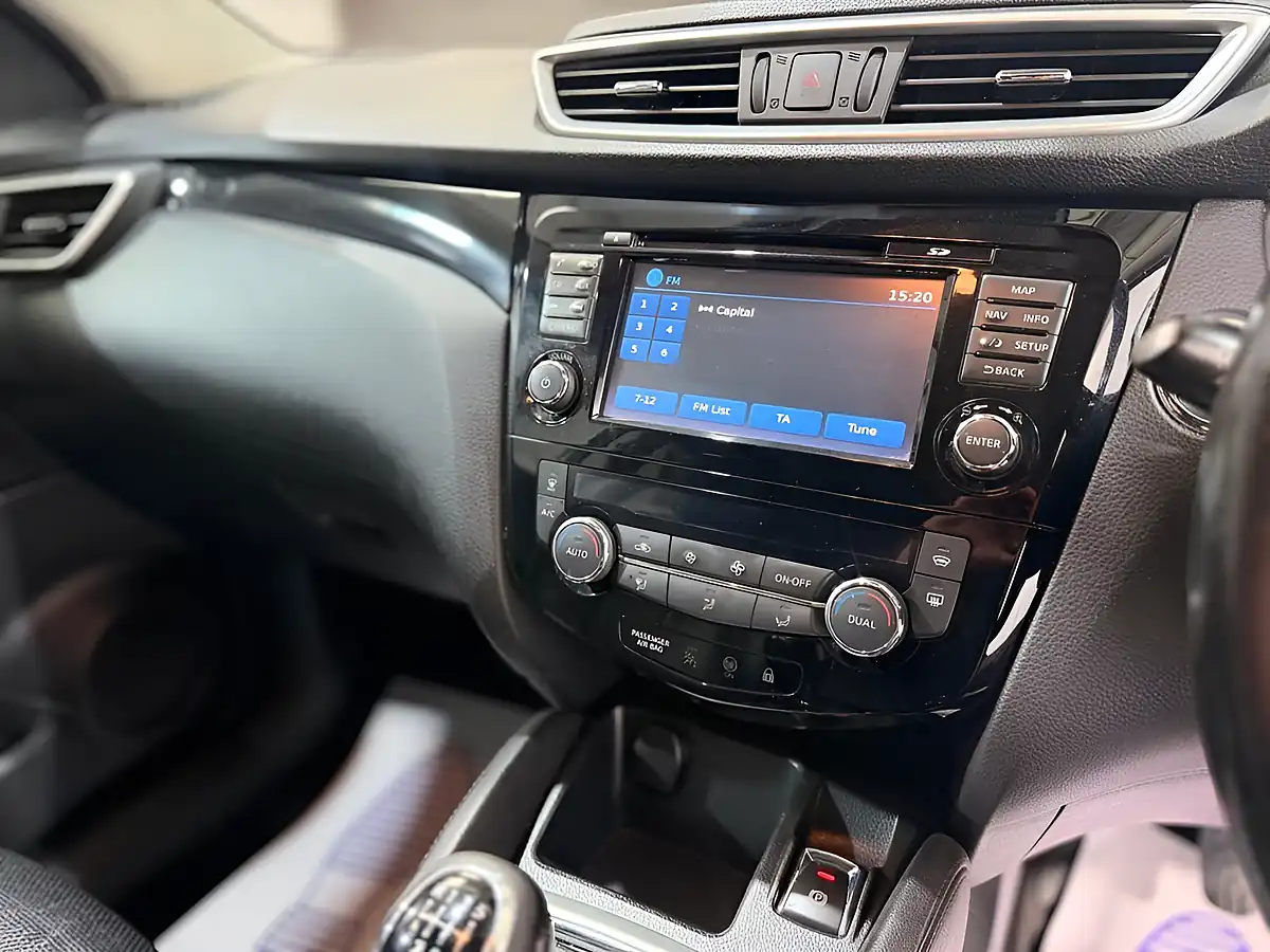Used 2017 Nissan Qashqai Tekna Black - Interior and Exterior details 15
