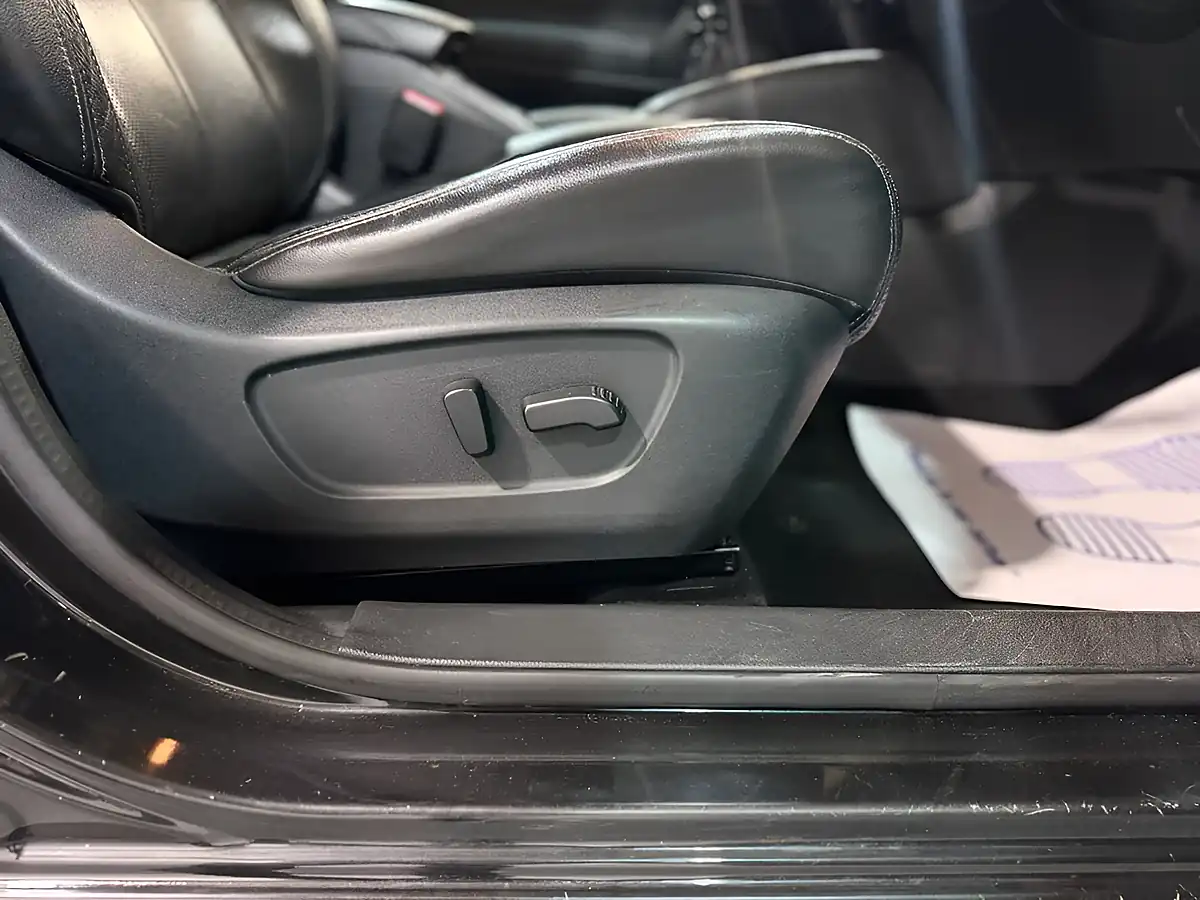 Used 2017 Nissan Qashqai Tekna Black - Interior and Exterior details 16