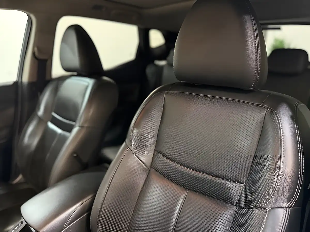 Used 2017 Nissan Qashqai Tekna Black - Interior and Exterior details 17