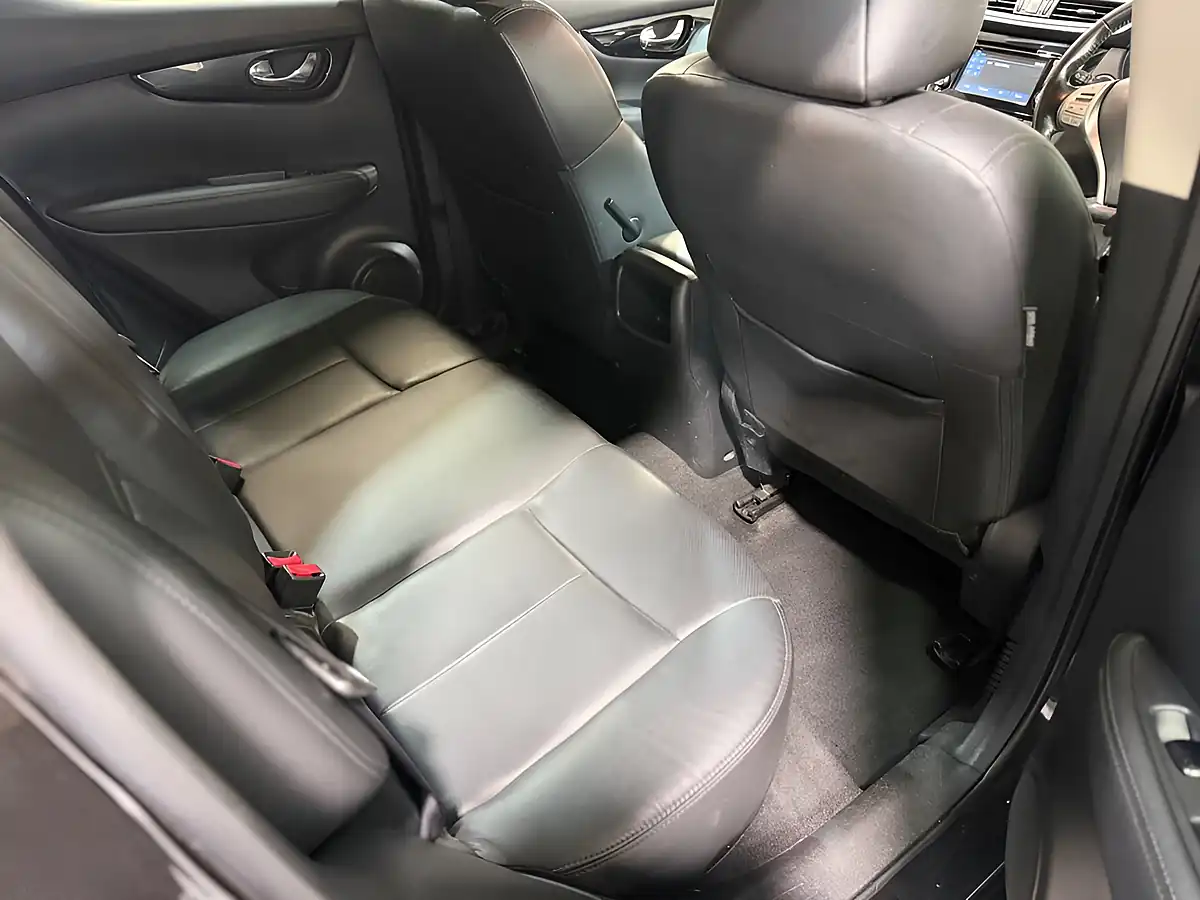 Used 2017 Nissan Qashqai Tekna Black - Interior and Exterior details 18