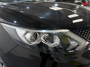 Used 2017 Nissan Qashqai Tekna Black - Interior and Exterior details 19