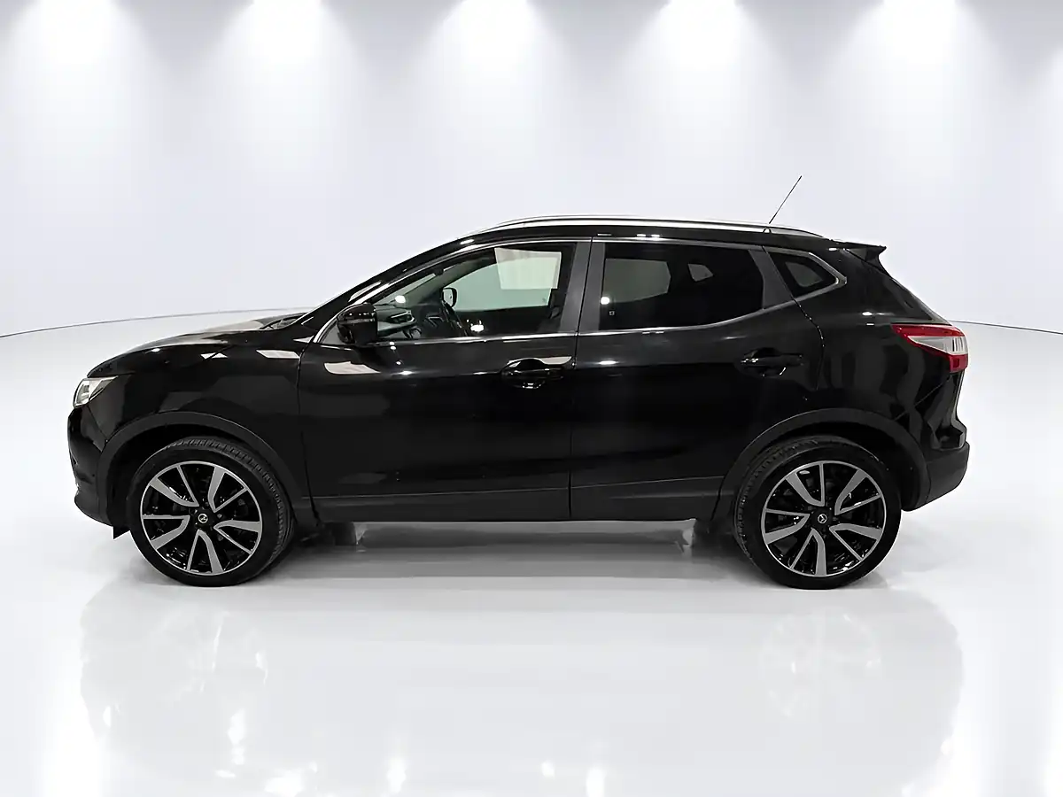 Used 2017 Nissan Qashqai Tekna Black - Interior and Exterior details 5