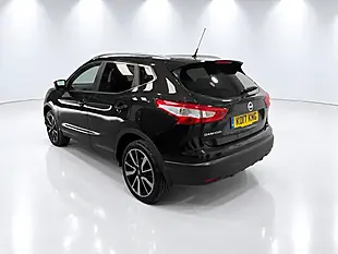 Used 2017 Nissan Qashqai Tekna Black - Interior and Exterior details 6