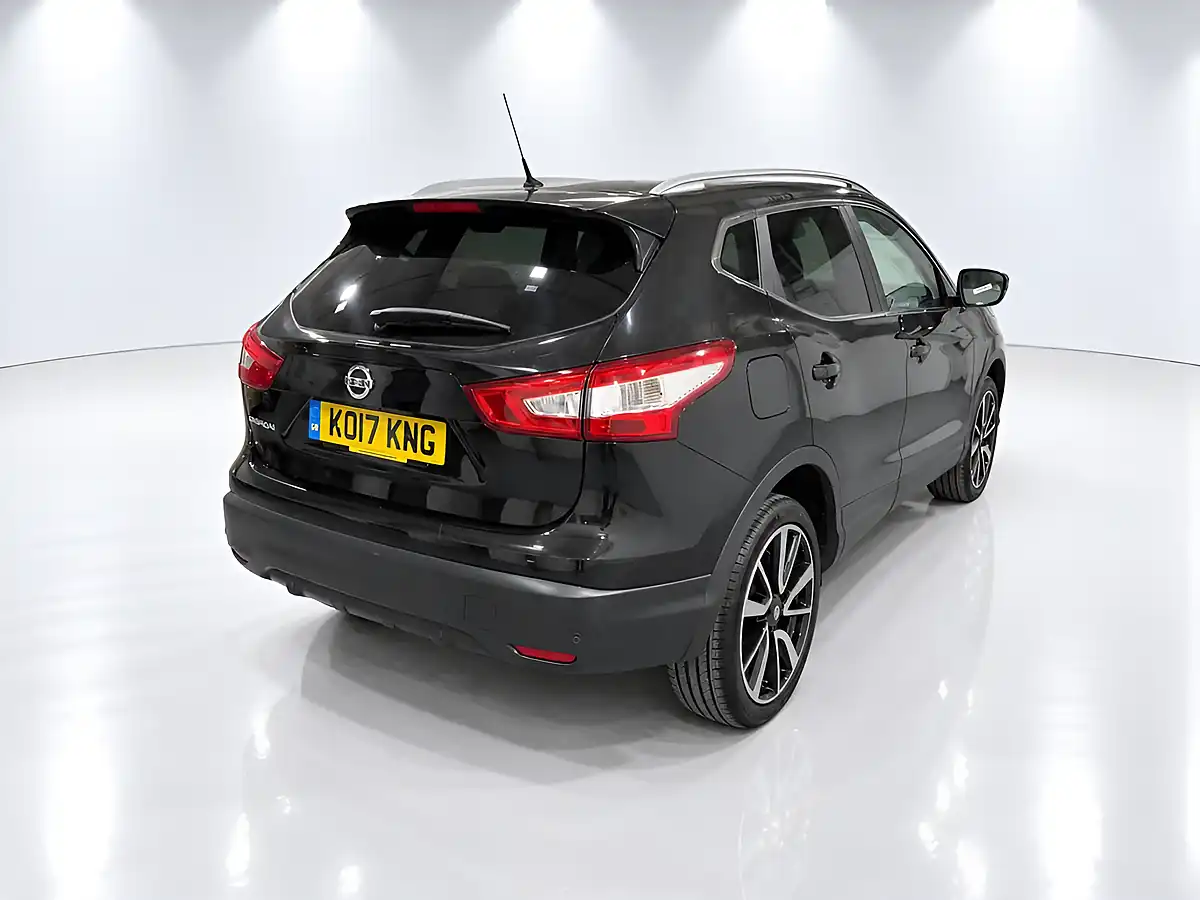 Used 2017 Nissan Qashqai Tekna Black - Interior and Exterior details 8