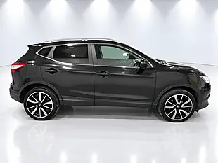 Used 2017 Nissan Qashqai Tekna Black - Interior and Exterior details 9