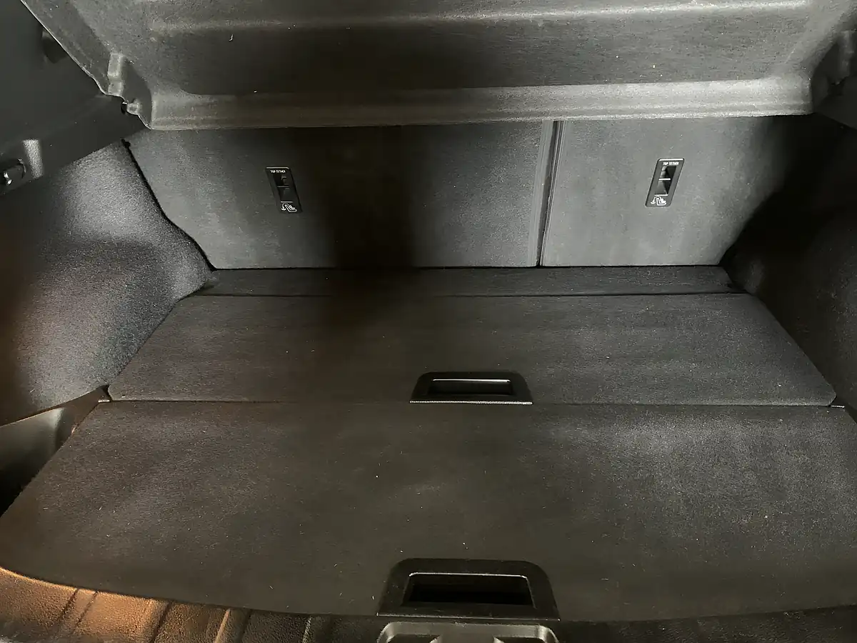 Used 2017 Nissan Qashqai Tekna Black - Interior and Exterior details 10