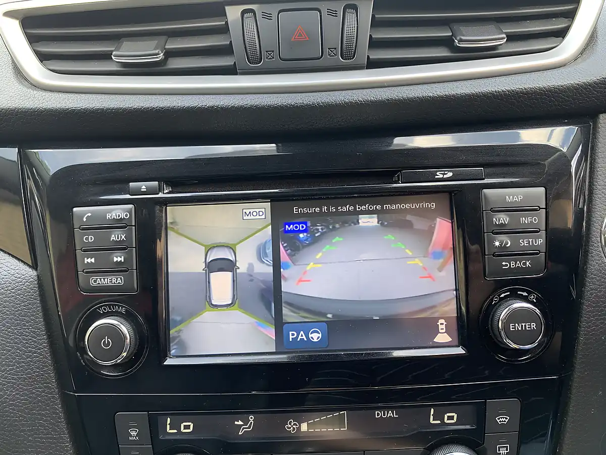 Used 2017 Nissan Qashqai Tekna Black - Interior and Exterior details 12