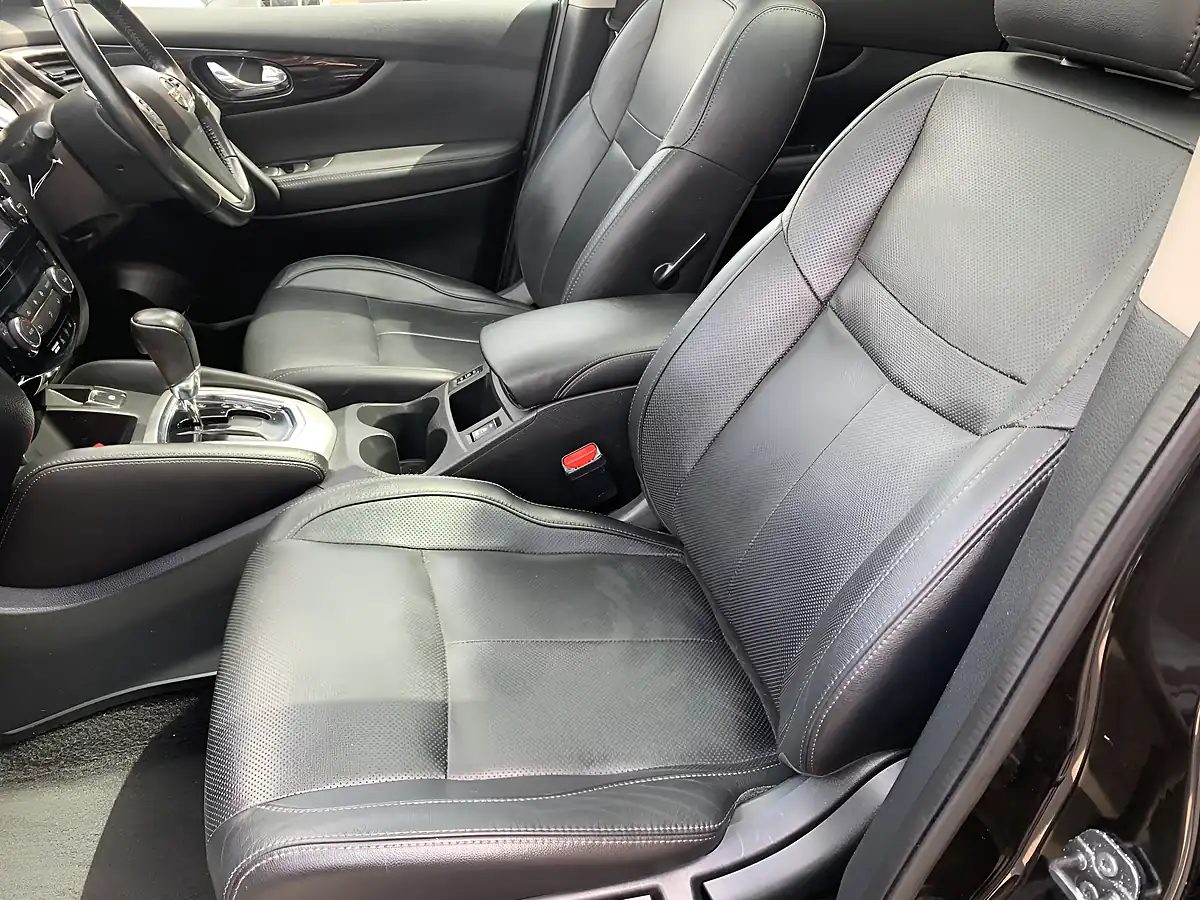 Used 2017 Nissan Qashqai Tekna Black - Interior and Exterior details 13