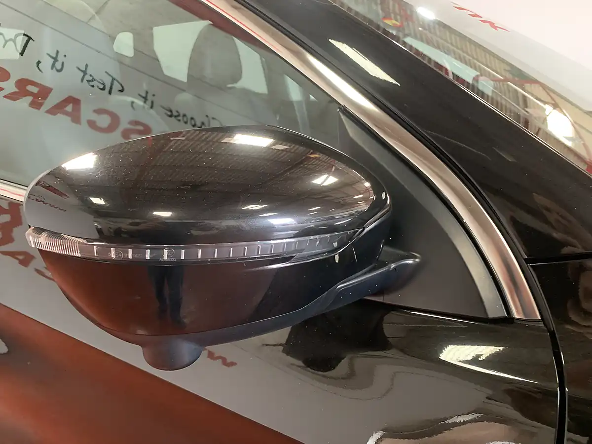 Used 2017 Nissan Qashqai Tekna Black - Interior and Exterior details 19
