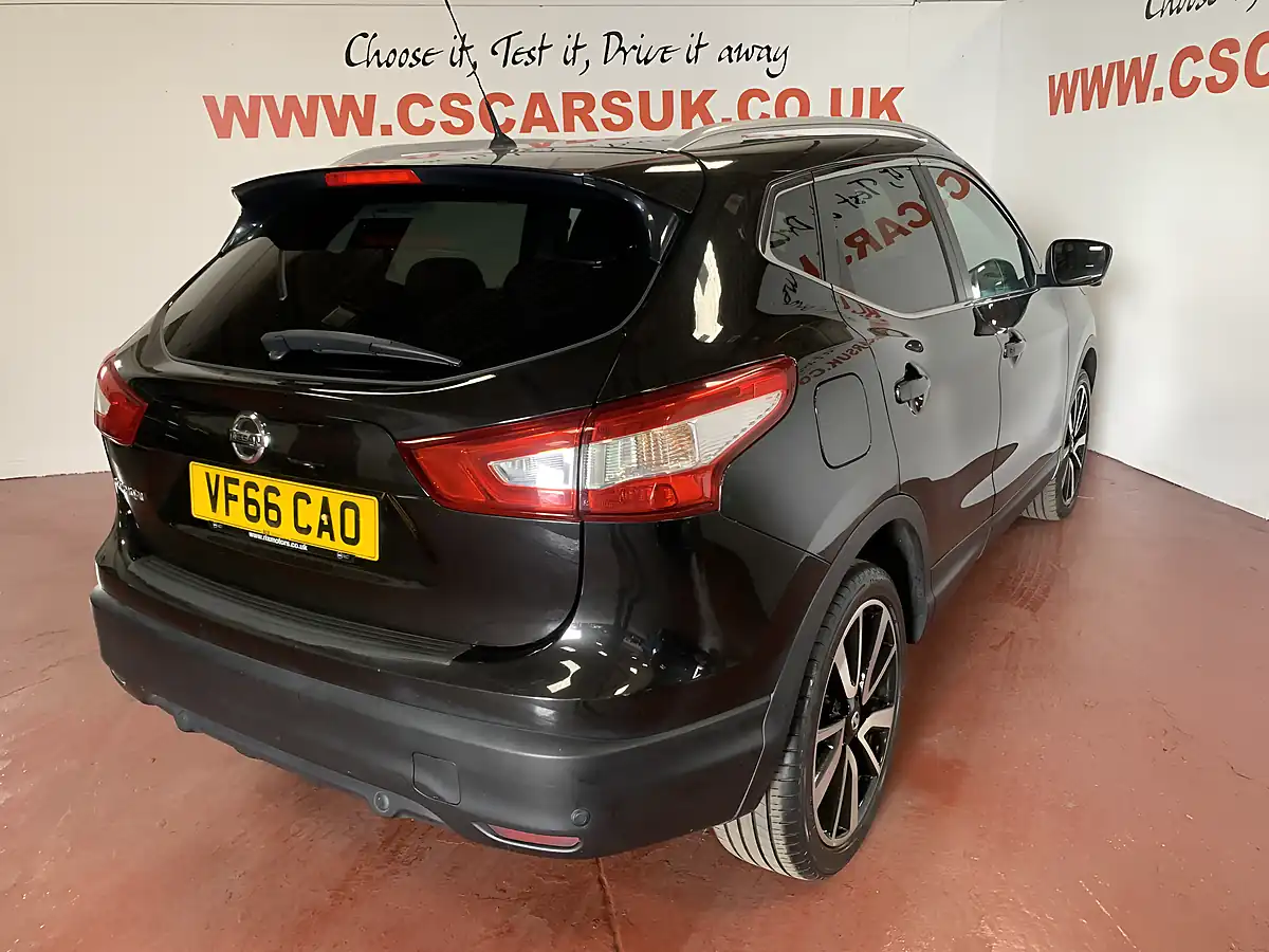 Used 2017 Nissan Qashqai Tekna Black - Interior and Exterior details 2