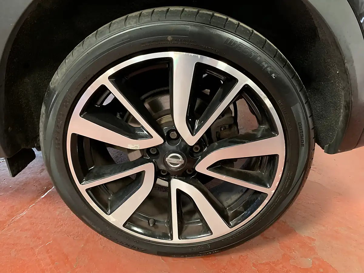 Used 2017 Nissan Qashqai Tekna Black - Interior and Exterior details 20