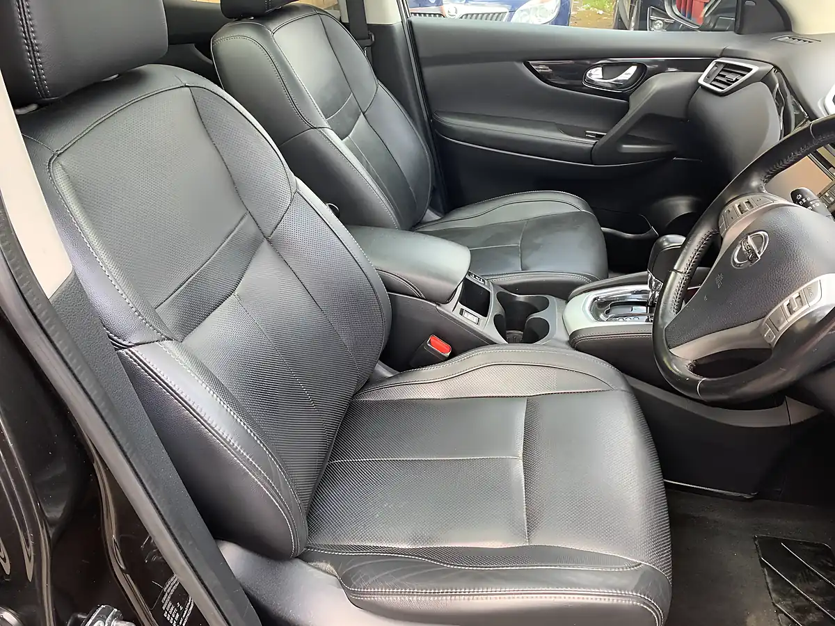 Used 2017 Nissan Qashqai Tekna Black - Interior and Exterior details 3