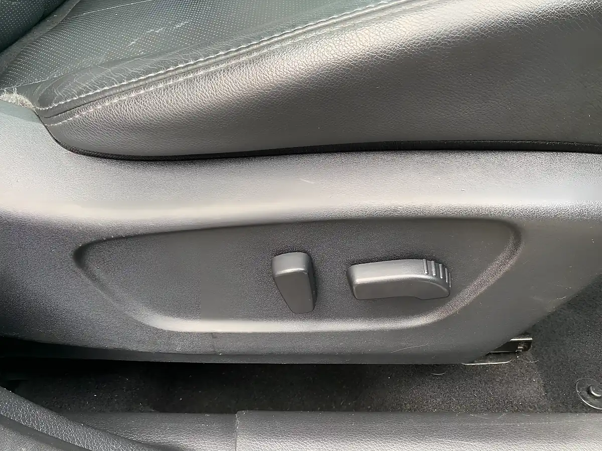 Used 2017 Nissan Qashqai Tekna Black - Interior and Exterior details 4