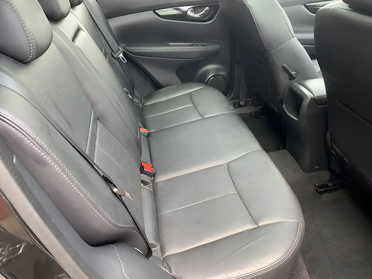Used 2017 Nissan Qashqai Tekna Black - Interior and Exterior details 7