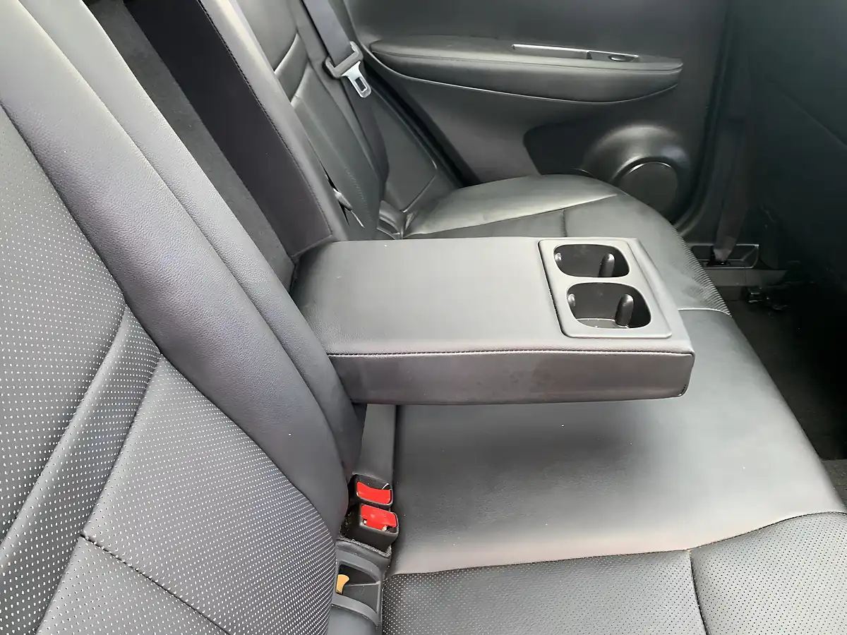 Used 2017 Nissan Qashqai Tekna Black - Interior and Exterior details 8