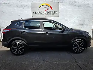 Used 2017 Nissan Qashqai Tekna Black - Interior and Exterior details 10