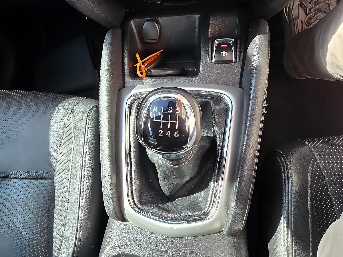 Used 2017 Nissan Qashqai Tekna Black - Interior and Exterior details 12