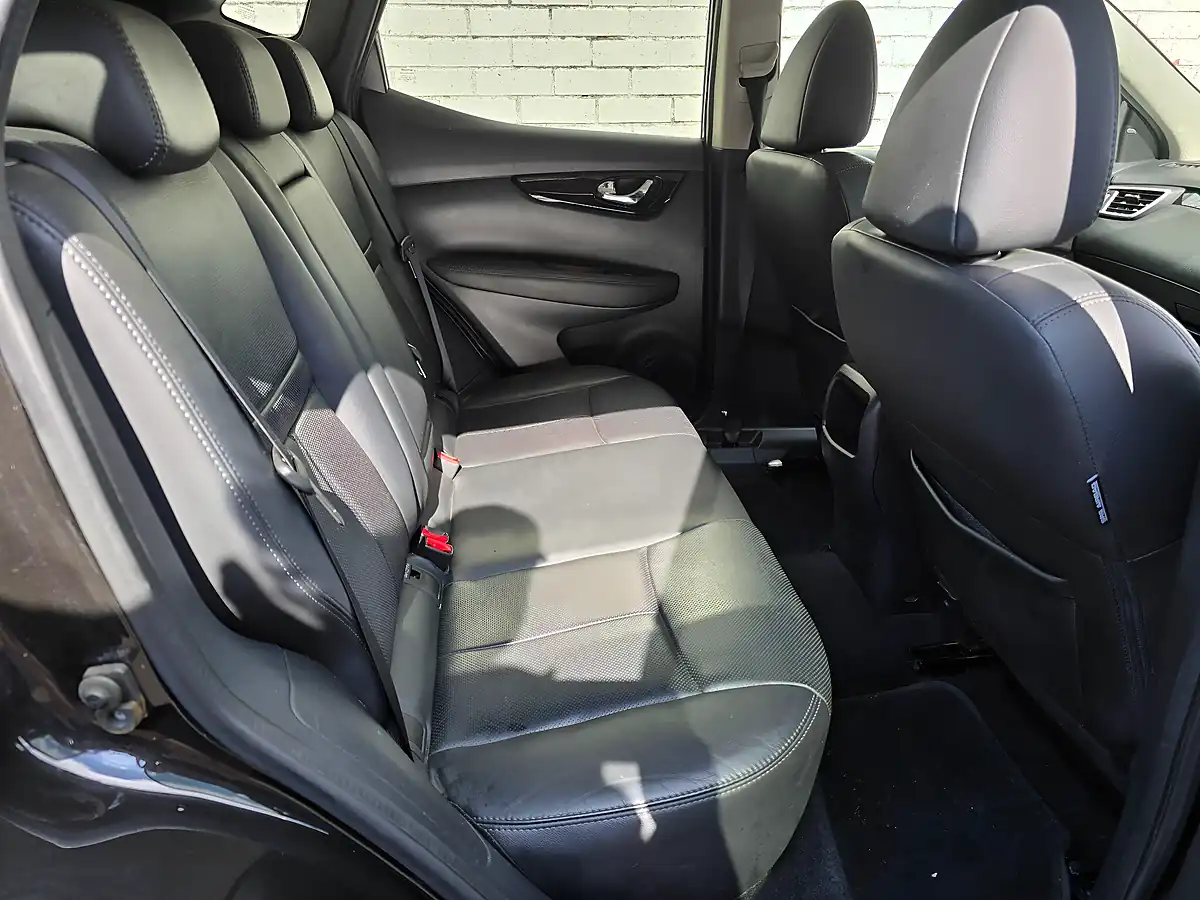 Used 2017 Nissan Qashqai Tekna Black - Interior and Exterior details 14