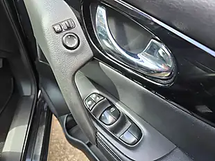 Used 2017 Nissan Qashqai Tekna Black - Interior and Exterior details 16
