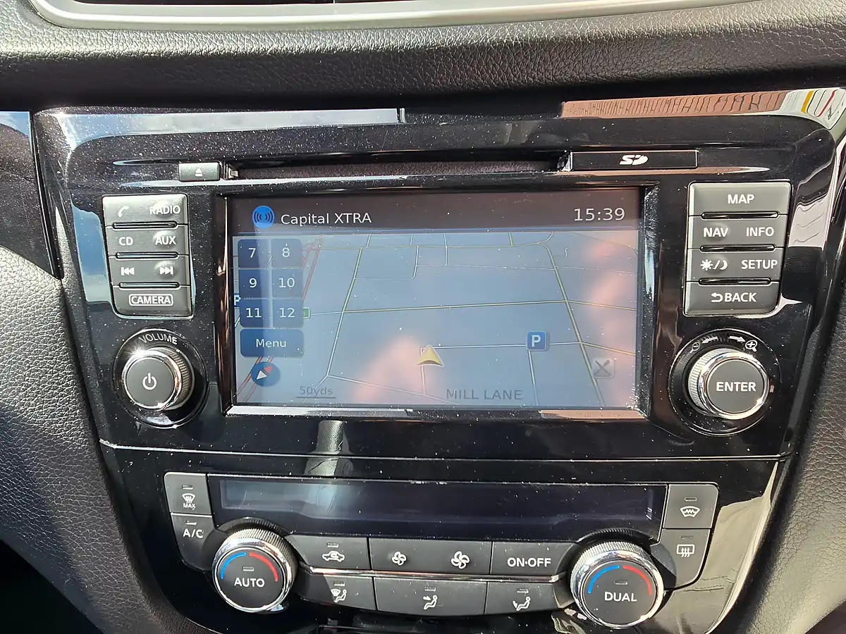 Used 2017 Nissan Qashqai Tekna Black - Interior and Exterior details 19