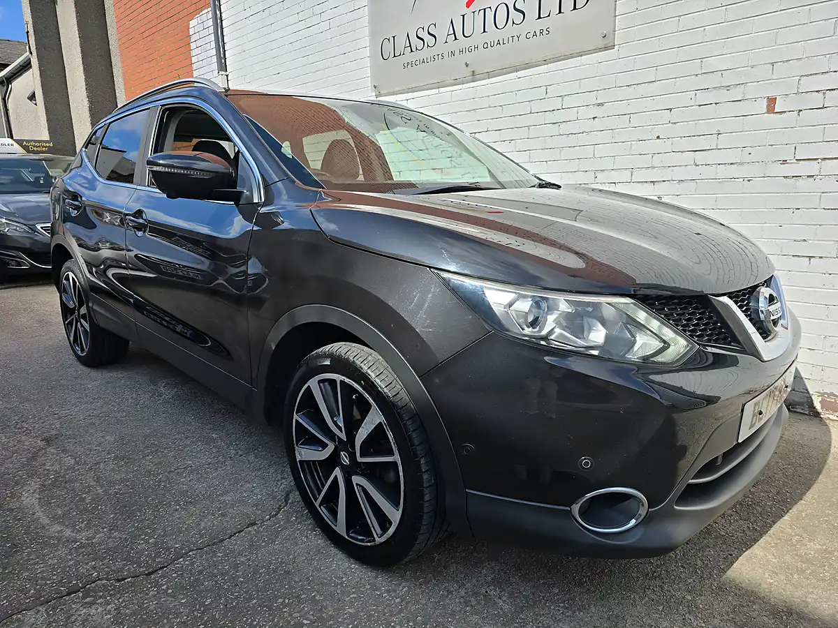 Used 2017 Nissan Qashqai Tekna Black - Interior and Exterior details 2
