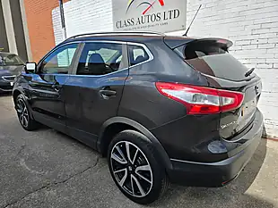 Used 2017 Nissan Qashqai Tekna Black - Interior and Exterior details 5