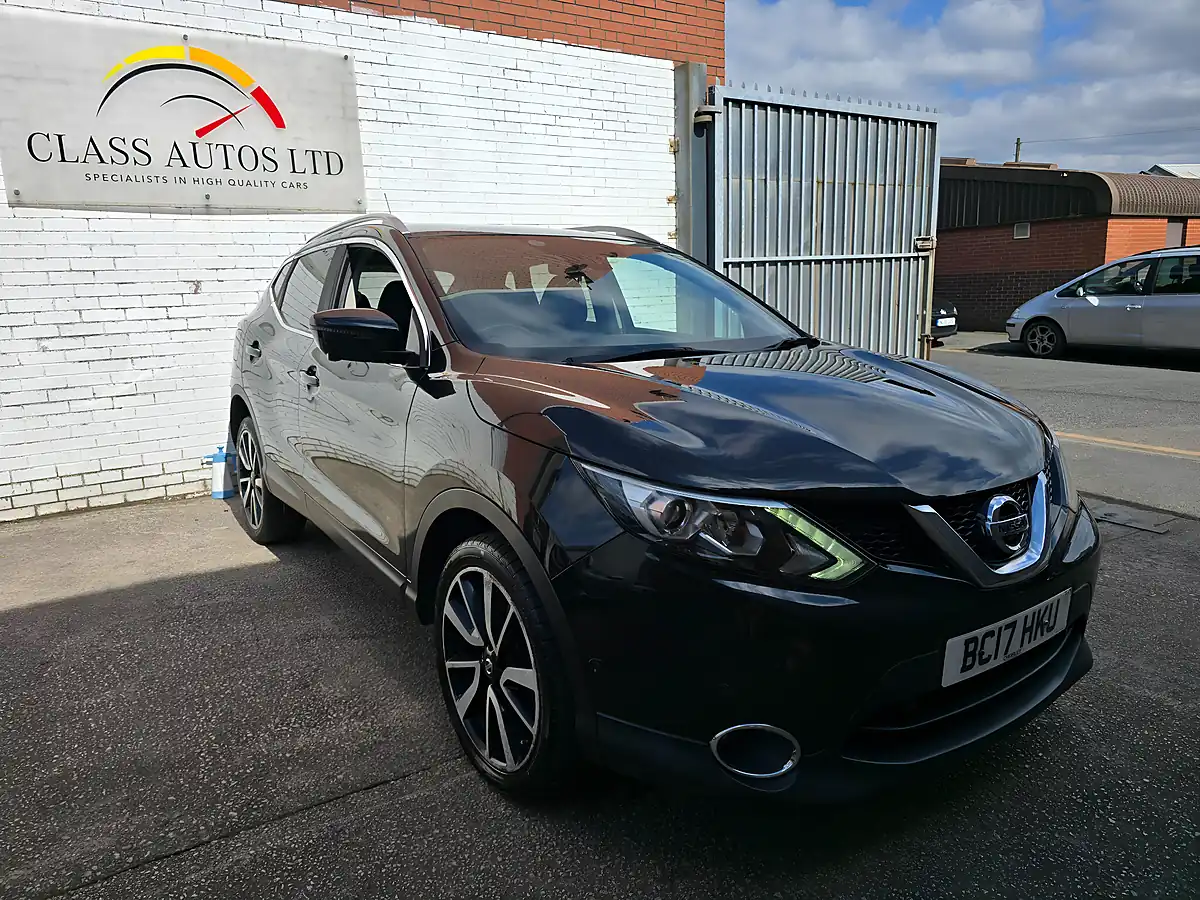 Used 2017 Nissan Qashqai Tekna Black - Interior and Exterior details 6