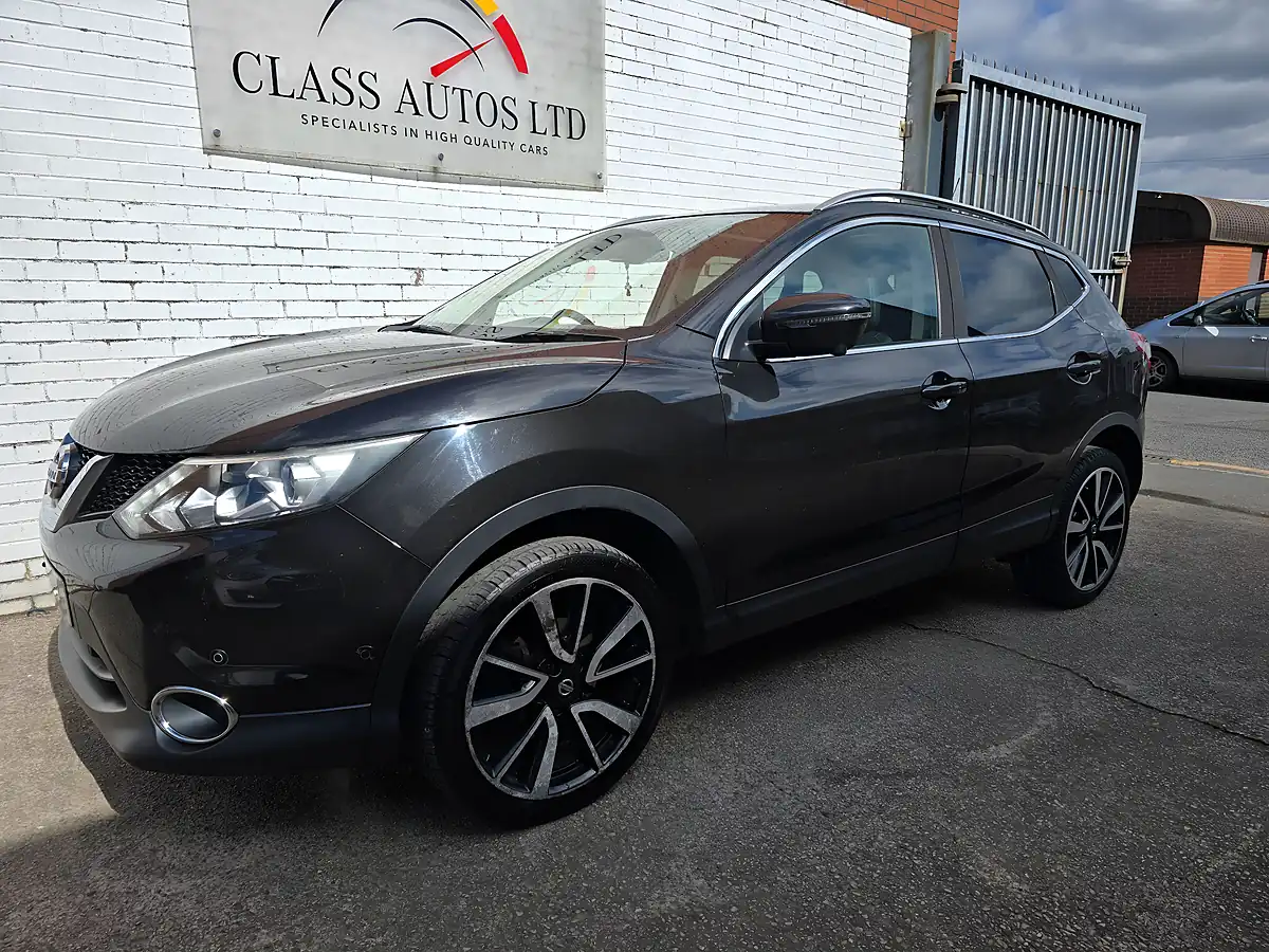 Used 2017 Nissan Qashqai Tekna Black - Interior and Exterior details 7