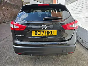 Used 2017 Nissan Qashqai Tekna Black - Interior and Exterior details 9