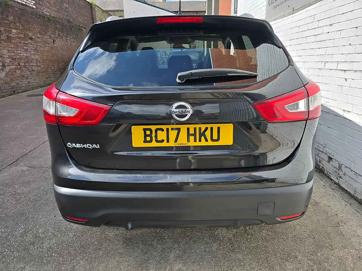 Used 2017 Nissan Qashqai Tekna Black - Interior and Exterior details 9
