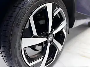Used 2017 Nissan Qashqai Tekna Blue - Interior and Exterior details 10