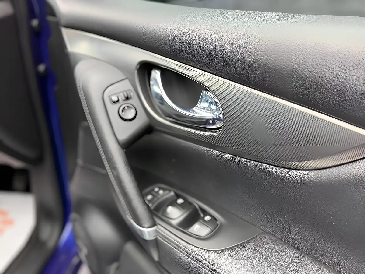 Used 2017 Nissan Qashqai Tekna Blue - Interior and Exterior details 12
