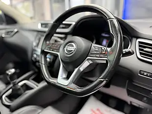 Used 2017 Nissan Qashqai Tekna Blue - Interior and Exterior details 14
