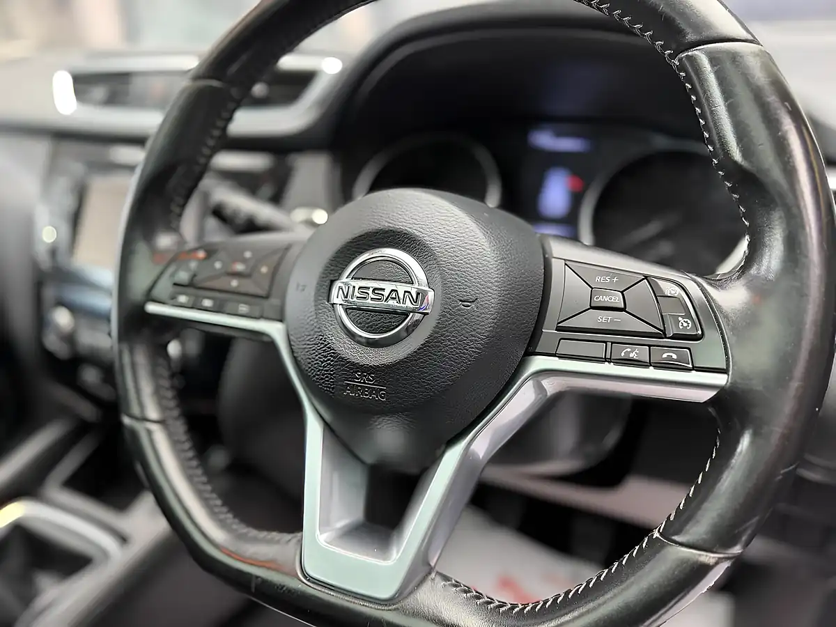 Used 2017 Nissan Qashqai Tekna Blue - Interior and Exterior details 15