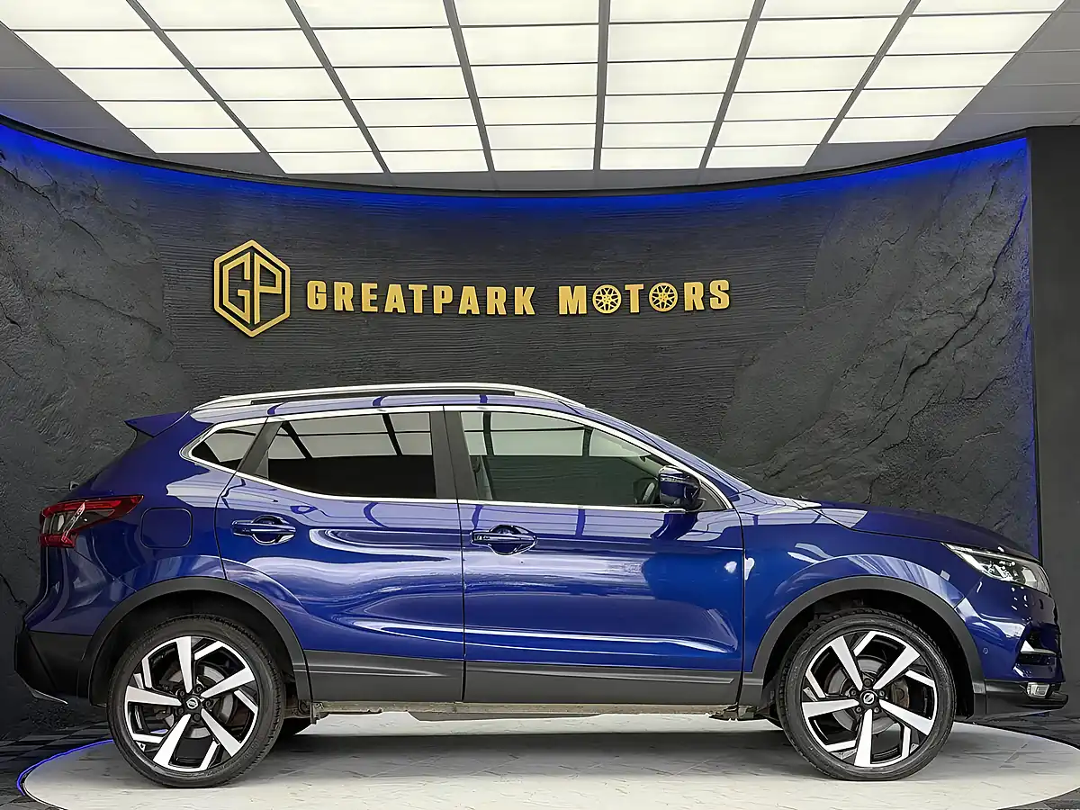 Used 2017 Nissan Qashqai Tekna Blue - Interior and Exterior details 4