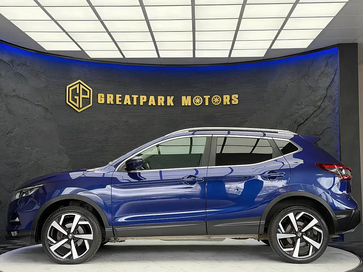 Used 2017 Nissan Qashqai Tekna Blue - Interior and Exterior details 8