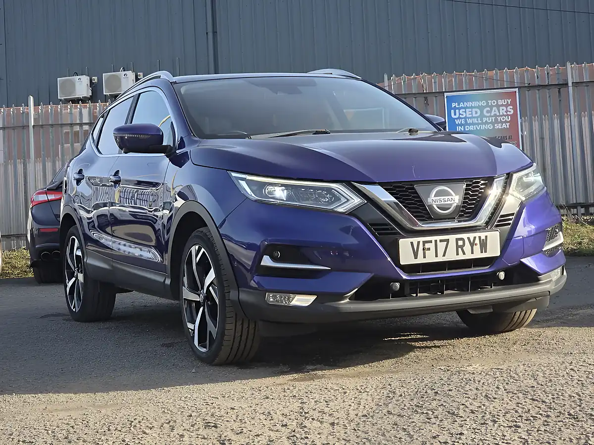 Used 2017 Nissan Qashqai Tekna Blue - Front View