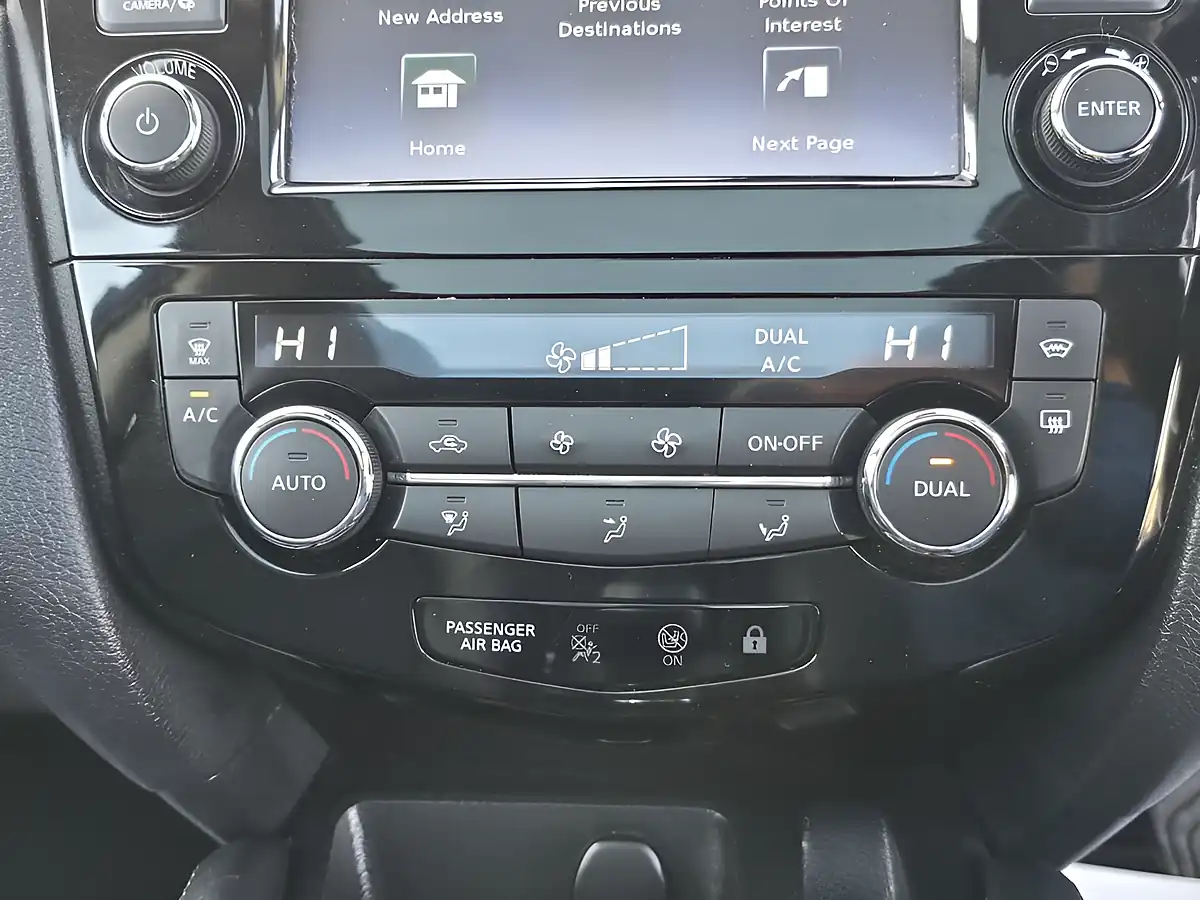 Used 2017 Nissan Qashqai Tekna Blue - Interior and Exterior details 12